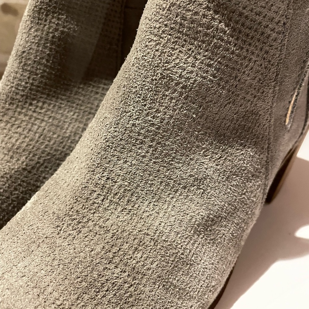 Lucky Brand LP-Ponic Women’s 8.5M taupe grey side zip heeled ankle booties - Picture 9 of 12